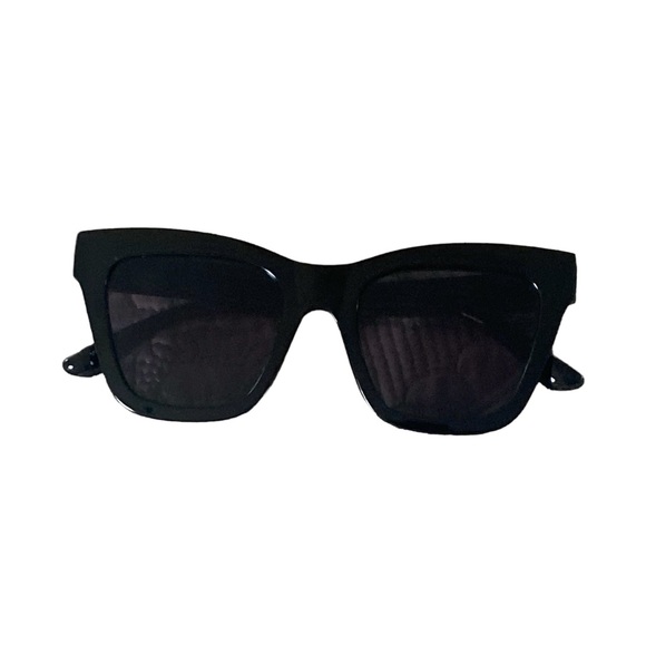 Sunglasses black rectangle shape 100% UV protection women’s - Picture 2 of 2